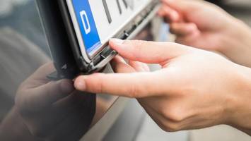 A7: Polizei stoppt zwei Pinneberger mit falschen Kennzeichen