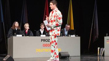 gesprächsbedarf am thalia theater: „das problem ist: wir hören nicht zu“