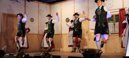 heimatabend des trachtenvereins im saalbau krone