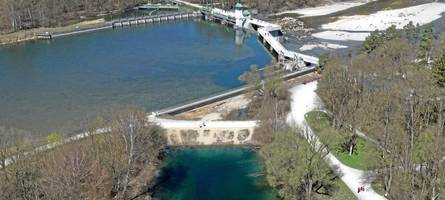 Hochablass in Augsburg: Der provisorische Damm am Kuhsee-Ablauf wird jetzt zur Dauerlösung