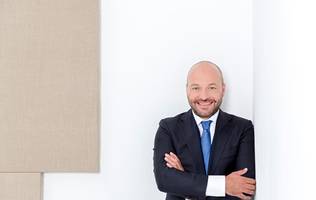 ich bin so entlastet, ich fliege einer feder gleich fast davon: anwalt spottet über koalition