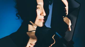 laut psychologie ist die seltenste mentale stärke weder belastbarkeit noch entschlossenheit, sondern die fähigkeit, unsicherheit zu akzeptieren, ohne sofort nach ablenkung zu suchen.