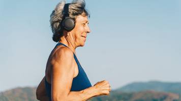 elly (79) läuft trotz ärztlicher warnung ihren 45. marathon: „solange die beine wollen, bin ich dabei“