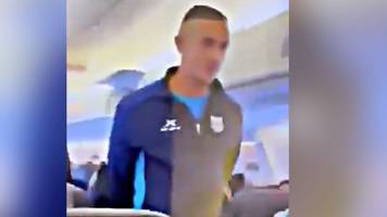 Fußballer droht mit Bombe - und wird aus Flugzeug geworfen