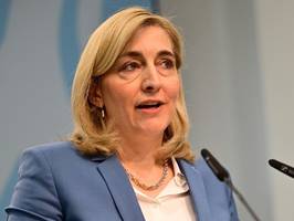 Krankenkassen: Von Patienten bis Kliniken: Wie Nina Warken 20 Milliarden einsparen will