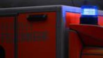 Brände: Müllcontainer brennen in Hochhaus - Zwei Schwerverletzte