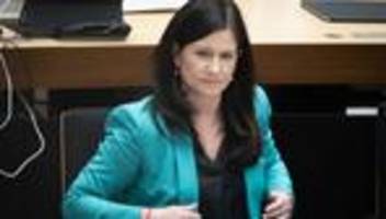 Gewalt in Jugendclub?: Mutmaßliche Vergewaltigung - Senat und Stadträtin im Streit