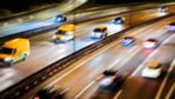 Hohe Spritkosten: Frauen und Ältere befürworten zeitlich befristetes Tempolimit