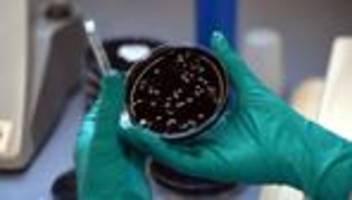 Nach Fußpflege gestorben: Zwei Tote nach Legionellen in Salon – Betreiberin entlastet