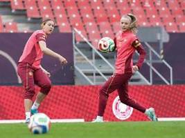 Bundestrainer in Sorge für WM: DFB-Aufsteigerin macht Star vergessen - und bereitet Kopfschmerzen
