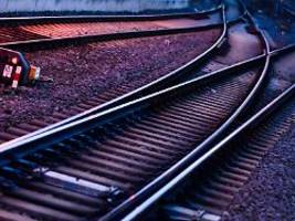 sabotage oder diebstahl?: durchgetrennte kabel sorgen bei gelsenkirchen für bahnchaos