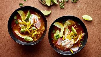 Schnell gemachte Wohlfühl-Hühnersuppe Mexiko-Style