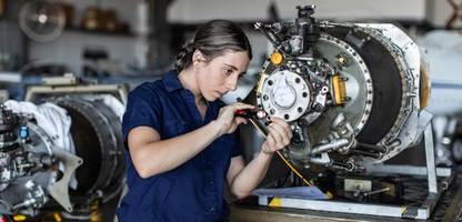 Ausbildung: Zahl der dualen Ausbildungsverträge weiter rückläufig