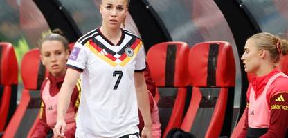 wm-qualifikation: deutschland schlägt Österreich deutlich – giulia gwinn verletzt ausgewechselt