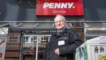 hamburger (84) arbeitet noch immer als security – weil die rente nicht reicht