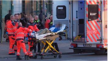 Rettungsaktion am Drob Inn in Hamburg: Mann liegt regungslos auf Vordach