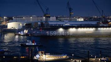 riesen-countdown erscheint im hamburger hafen: was passiert in 200 stunden?