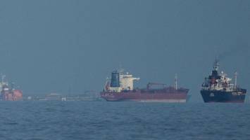 Tanker fährt durch US-Blockade ++ Pakistan will neue Gespräche einfädeln