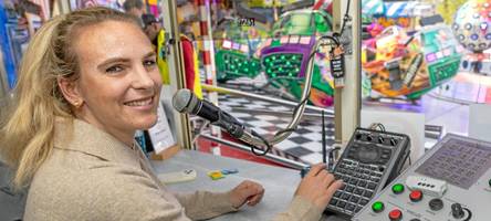 Ihr Job ist Kult auf dem Augsburger Plärrer: Diese Frau macht klare Ansagen