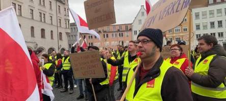 Warnstreik im Nahverkehr: Demo am Augsburger Rathausplatz