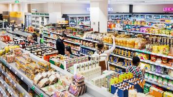 Mitarbeiter (54) wird entlassen, weil er Ladendieb mit Lindt-Schokohasen aufhält