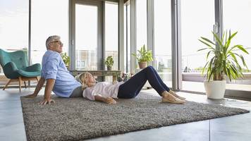 paar tauscht villa gegen penthouse: keine arbeit mehr im garten, sondern nur noch schöne aussicht