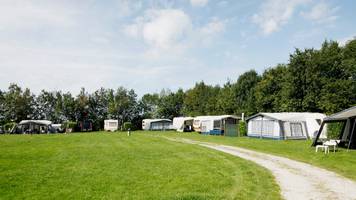 einzige chance, in nijeveen zu leben: ruben lebt in zelt, um auf missstand aufmerksam zu machen