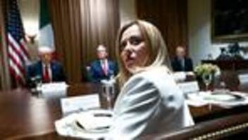 donald trump und giorgia meloni: beim papst ist schluss