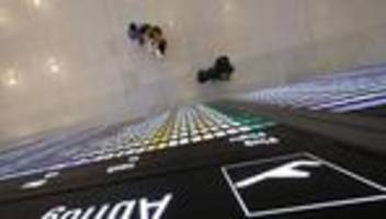 Flugausfälle und Feierstunde: Lufthansa-Streiks gehen weiter - Flugbegleiter übernehmen