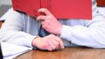 Prozess: Mann will nach Mordurteil aus Fenster springen