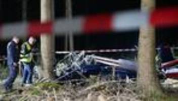 Unglücksursache unklar: Nach Flugzeugabsturz in Waldstück: Tote identifiziert