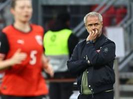 bisschen Ärger über dfb-frauen : plötzlich gibt sich der bundestrainer nicht mit dem kantersieg zufrieden