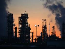 dieselfahrer zahlen mit: raffinerien verlieren bei der benzinproduktion theoretisch geld