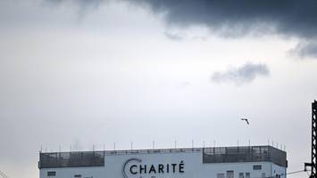 weniger geld, weniger studenten, mehr operationen: so soll die charité sparen