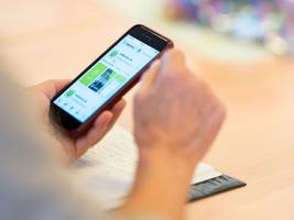 recycling: millionen althandys als rohstoff-schatz in schubladen