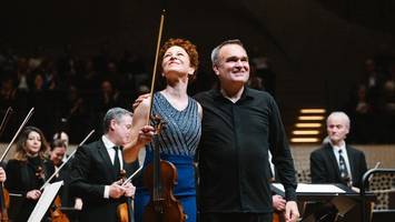 elbphilharmonie: die hochleistungsgeigerin, die sieben notenpulte braucht