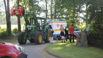 Tödlicher Unfall: Mann beim Rasenmähen von Trecker überfahren