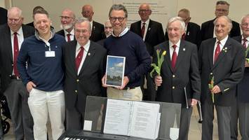 Rührender Auftritt: Nach Infarkt und Herz-OP dankt Shanty-Chor dem Klinikteam