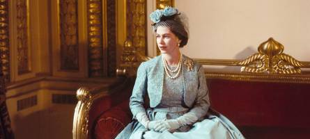 wie queen elizabeth ii. mit ihrer mode kommunizierte