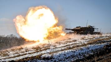 leopard-panzer kassiert 52 russische treffer, doch ukrainer starten den motor und fahren einfach weg