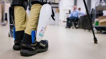 ex-soldat jürgen (52) landet im rollstuhl, nun legt er mit speziellem roboter 12.500 schritte zurück