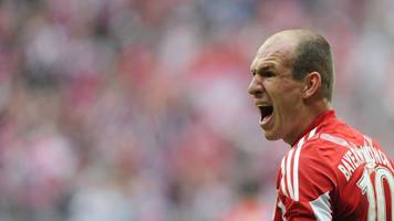 Ex-Bayern-Star Arjen Robben schubst TV-Moderator bei Jugendspiel weg