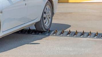 Vorsicht: Parkplatzbesitzerin lässt Reifen von Falschfahrern zerstechen