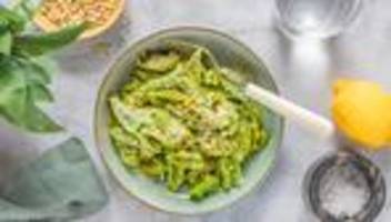 bärlauch-scherennudeln: schnipp, schnapp, bärlauchnudeln ab