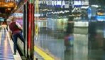 Herausfordernder Zug-Alltag: Zugbegleiter trotzt Gewalt und bekommt Ehrung für sein Herz