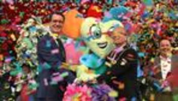 Moderator hilft: Wüst kann auf Wolfram Kons als Babysitter zählen