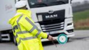 Verkehr: »Speedmarathon« am Straßenrand: So viele bangen nun ums Auto