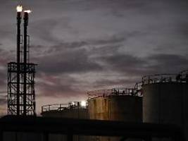 Es war ziemlich heftig: Großbrand in wichtiger Ölraffinerie in Australien löst Sorgen aus