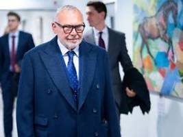 Skandal um Signa-Pleite: Justiz ermittelt gegen Österreichs Ex-Kanzler Gusenbauer