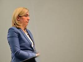 sparpaket mit eingebautem puffer: warken verspricht stabilen krankenkassenbeitrag bis 2030